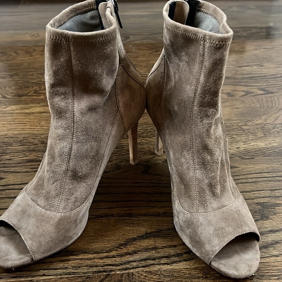 Elie Tahari Suede Heel Booties Size 40 (9) - Picture 6 of 8